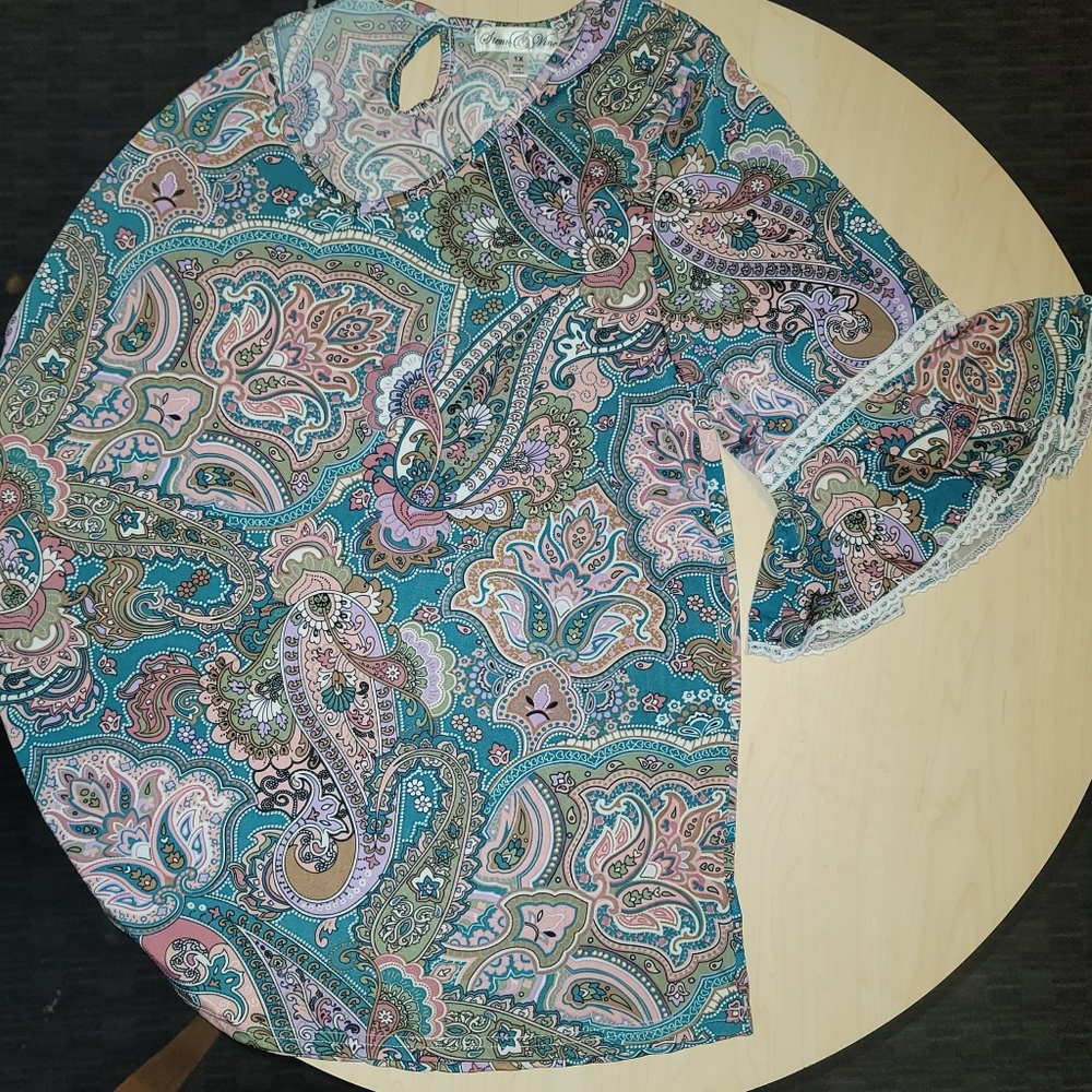 STEM & VINE Womens Top Size 1X 3/4 Bell Sleeves VNeck Paisley Floral Lace Detail